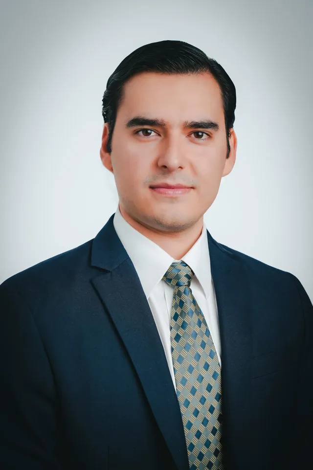Headshot of Oscar Guerra